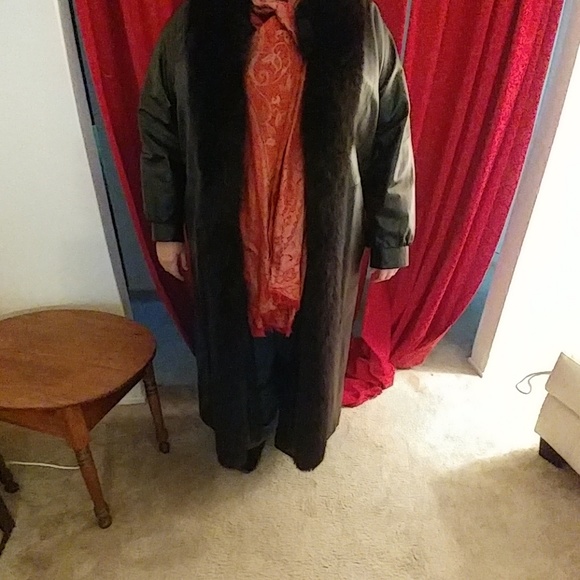 NWOT Size large Artic Fox and leather coat. - Picture 2 of 4